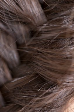 Güzel kahverengi bir saçın kapağı, örgü. 