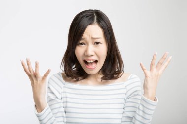 Genç Asyalı bir kadının portresi karıştı. 