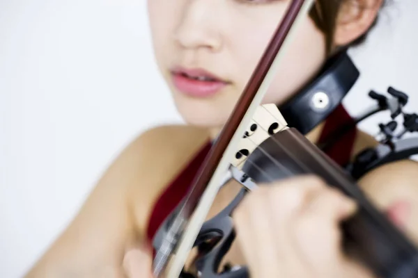 Giovane Donna Asiatica Suonare Violino — Foto Stock
