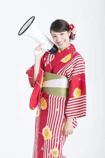 Retrato Hermosa Mujer Joven Con Kimono Japonés Tradicional Celebración Megáfono — Foto de Stock