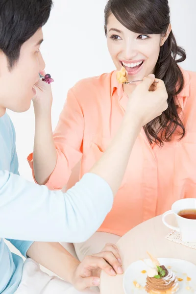 Happy Couple Eating Cakes Cafe — Stock Photo, Image