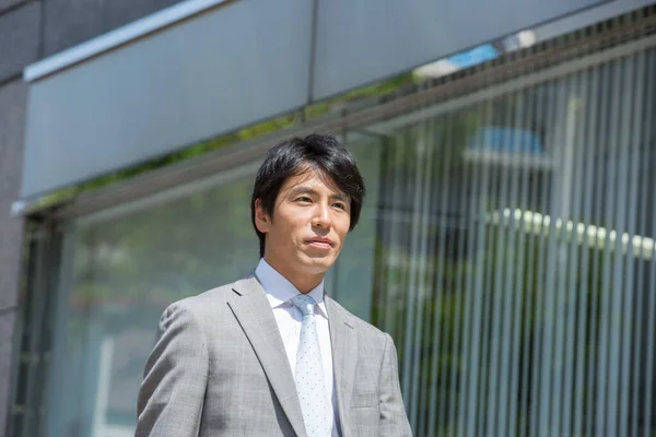 Mladý Japonský Podnikatel Ulici — Stock fotografie