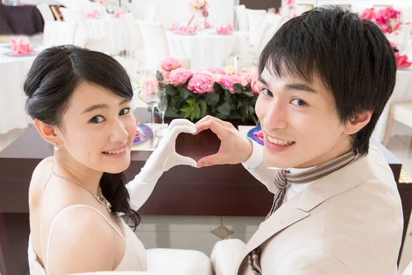 Счастливая Японская Невеста Жених Время Свадебной Церемонии — стоковое фото