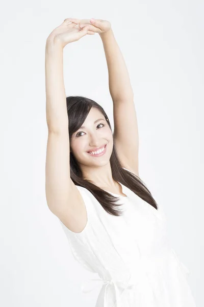 美丽的日本女人 手举着白底 — 图库照片