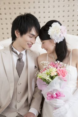 Düğün töreninde mutlu Japon gelin ve damat