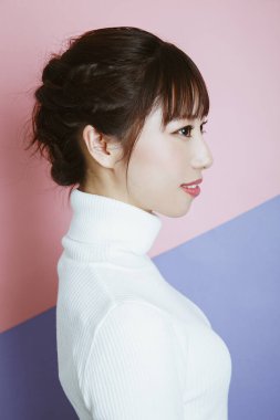 Güzel Asyalı kadın, stüdyo fotoğrafı. 