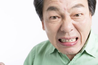 Çok kızgın bir adam, stüdyo çekimi. 