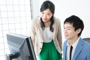 projede çalışan iş adamları