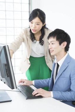 İşte çalışan Asyalı iş adamları