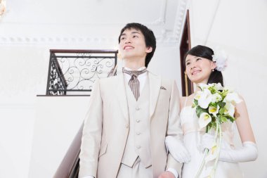 Düğün töreninde mutlu Japon gelin ve damat