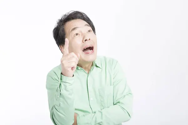 Portrait Senior Asiatique Homme Une Idée Sur Fond Blanc — Photo