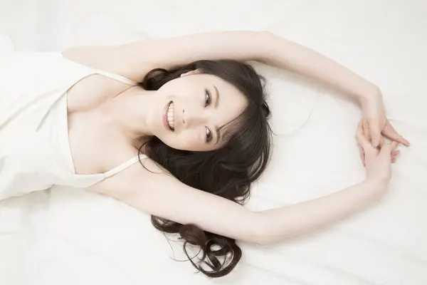 Porträtt Vacker Japanska Kvinna Med Långt Hår — Stockfoto