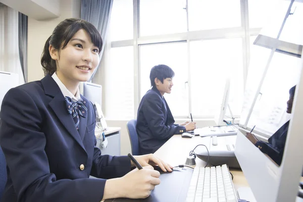 Jonge Japanse Studenten Werken Computer Klas — Stockfoto