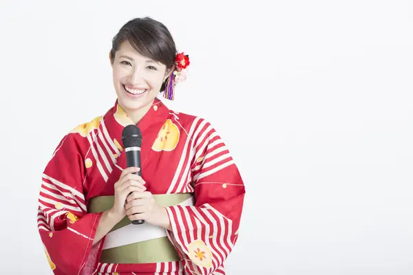 Porträt Einer Schönen Jungen Frau Mit Traditionellem Japanischen Kimono Mikrofon — Stockfoto