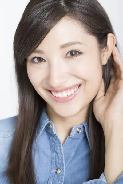 Porträt Der Schönen Japanerin Auf Weißem Hintergrund — Stockfoto