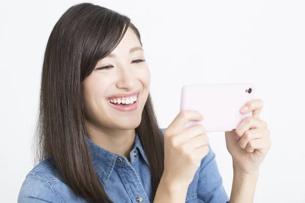Azji Kobieta Telefon Komórkowy Biorąc Selfie — Zdjęcie stockowe