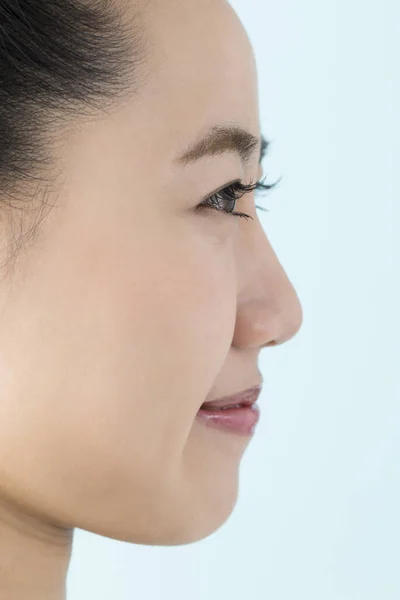 Potret Seorang Wanita Muda Jepang Yang Cantik Dengan Kulit Yang — Stok Foto