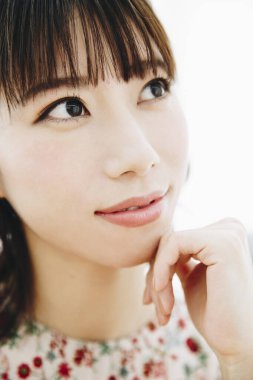 Asyalı kadın ararken portresi