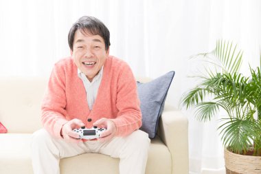 Komuta sizde video oyun oynarken