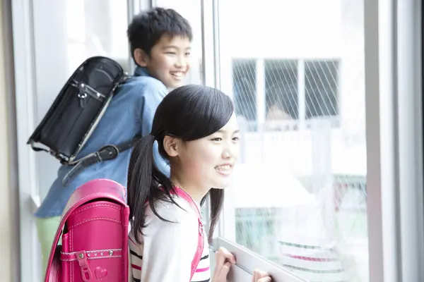 Asiatische Schüler Schuluniform Mit Rucksäcken — Stockfoto