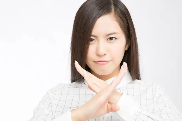 Estúdio Tiro Bela Mulher Japonesa Gesticulando Parar Fundo Branco — Fotografia de Stock