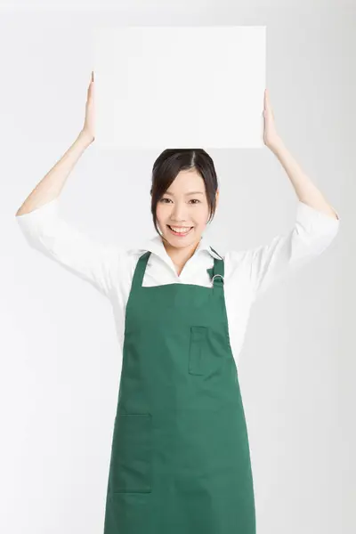 Glimlachende Jong Aziatisch Serveerster Met Witte Plakband — Stockfoto