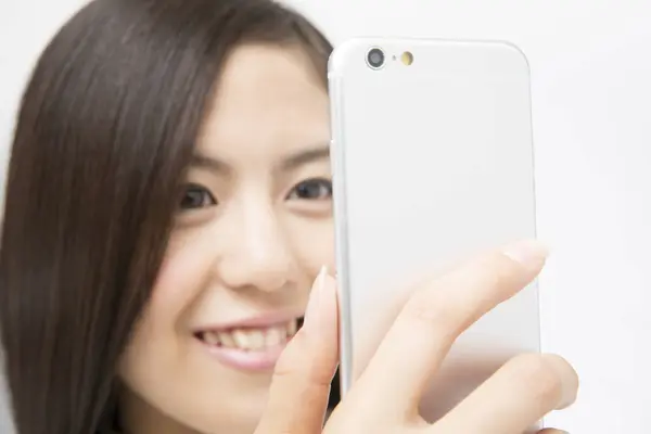 Jonge Vrouw Die Selfie Met Smartphone — Stockfoto