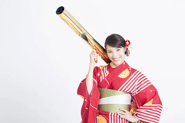 Portré Gyönyörű Visel Japán Hagyományos Jelmez Gazdaság Teleszkóp — Stock Fotó