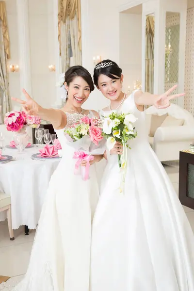 Két Gyönyörű Ázsiai Menyasszony — Stock Fotó
