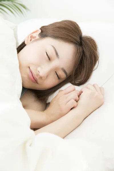 Schöne Asiatische Frau Schlafen Die Schlafzimmer — Stockfoto