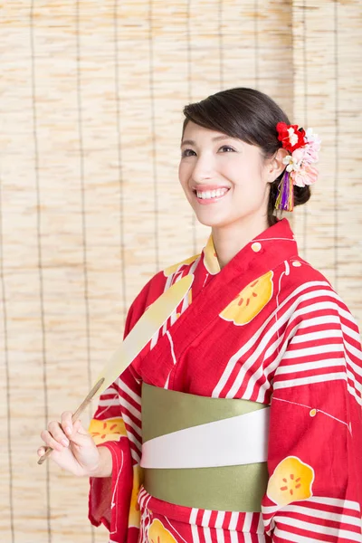 Porträtt Vacker Ung Kvinna Traditionell Japansk Kimono — Stockfoto