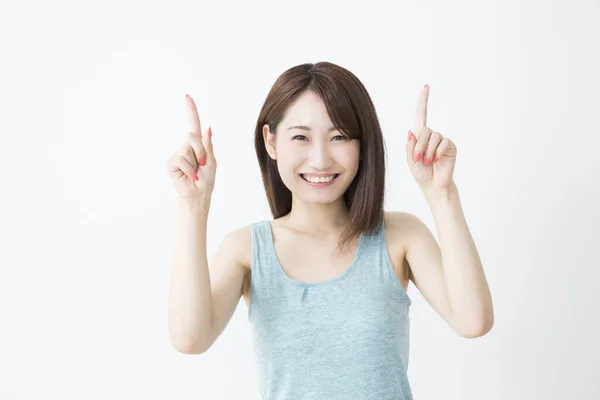 Asiático Hermosa Mujer Apuntando Hasta Con Dedos Aislado Blanco Fondo —  Fotos de Stock