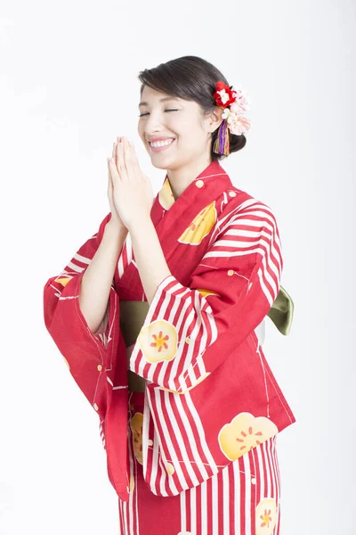 Portrait Une Jeune Femme Portant Kimono Priant — Photo