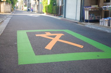 Yol işaretlerinin gündüz çekimleri