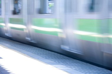 Şehirdeki tren istasyonlarının manzarası 