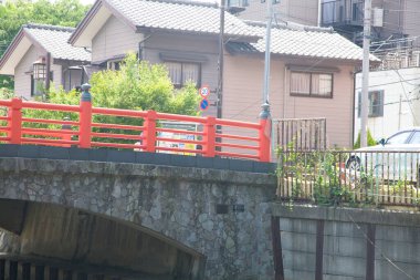 Tokyo 'daki nehir ve köprü..