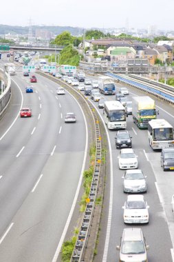 Asya şehrindeki trafik manzarası