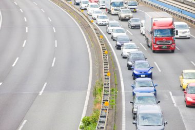 Asya şehrindeki trafik manzarası