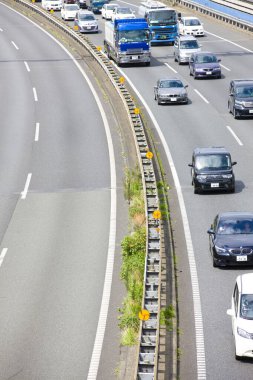 Asya şehrindeki trafik manzarası
