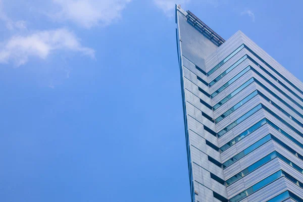 Bâtiment Moderne Avec Ciel Bleu — Photo