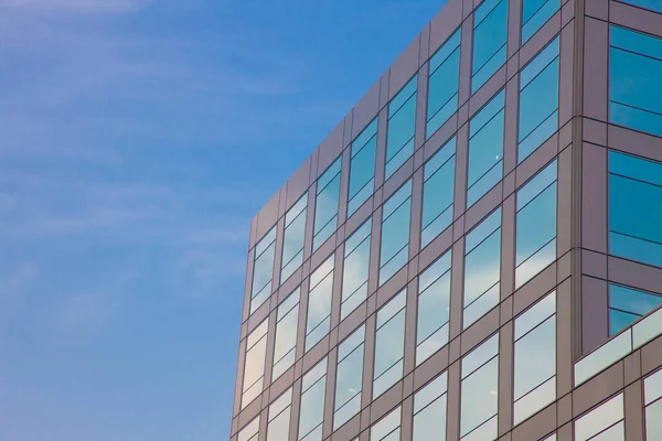Modernes Gebäude Mit Blauem Himmel — Stockfoto