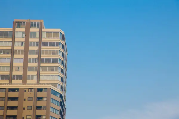 青い空の近代的な建物 — ストック写真