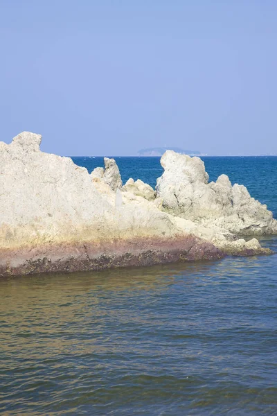 Krajobraz Morski Skałami Falami — Zdjęcie stockowe