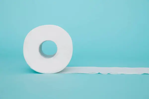 Beyaz Kağıt Rulo Arka Planda Tuvalet Kağıdı Rulosu — Stok fotoğraf