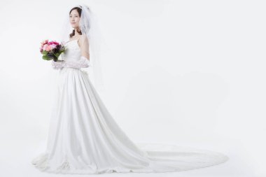 güzel gelin holding çiçekler