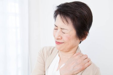 Acı çeken Asyalı kadın.