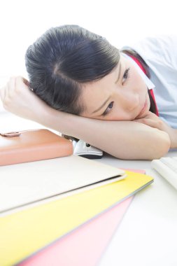 Ofisteki yorgun Asyalı kadın. 