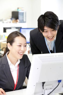 Ofiste çalışan Asyalı iş adamlarının portresi