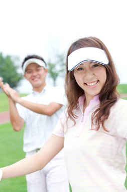 Kadın ve erkek golf sahasında