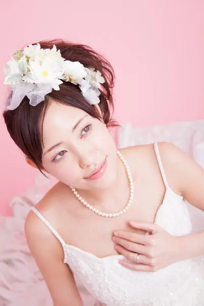 Porträtt Ung Japansk Vacker Kvinna Brud Vit Klänning — Stockfoto